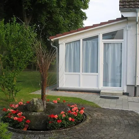 Walnut Modern Retreat Holiday home *