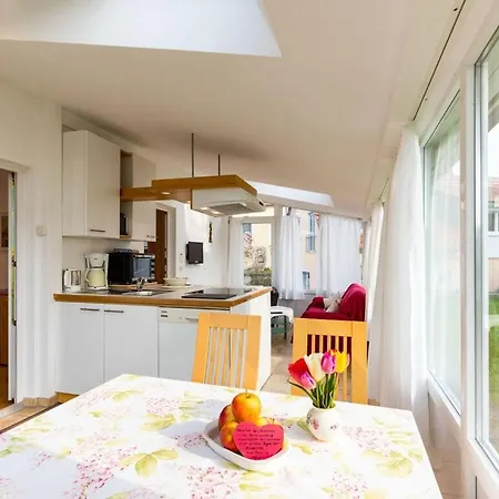 Walnut Modern Retreat Holiday home