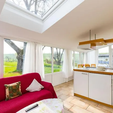 Walnut Modern Retreat * Hodingen