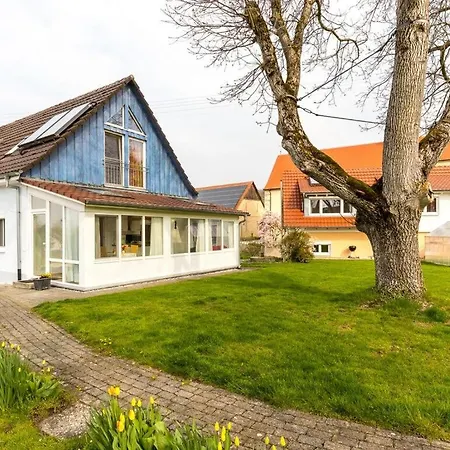 Walnut Modern Retreat Holiday home *